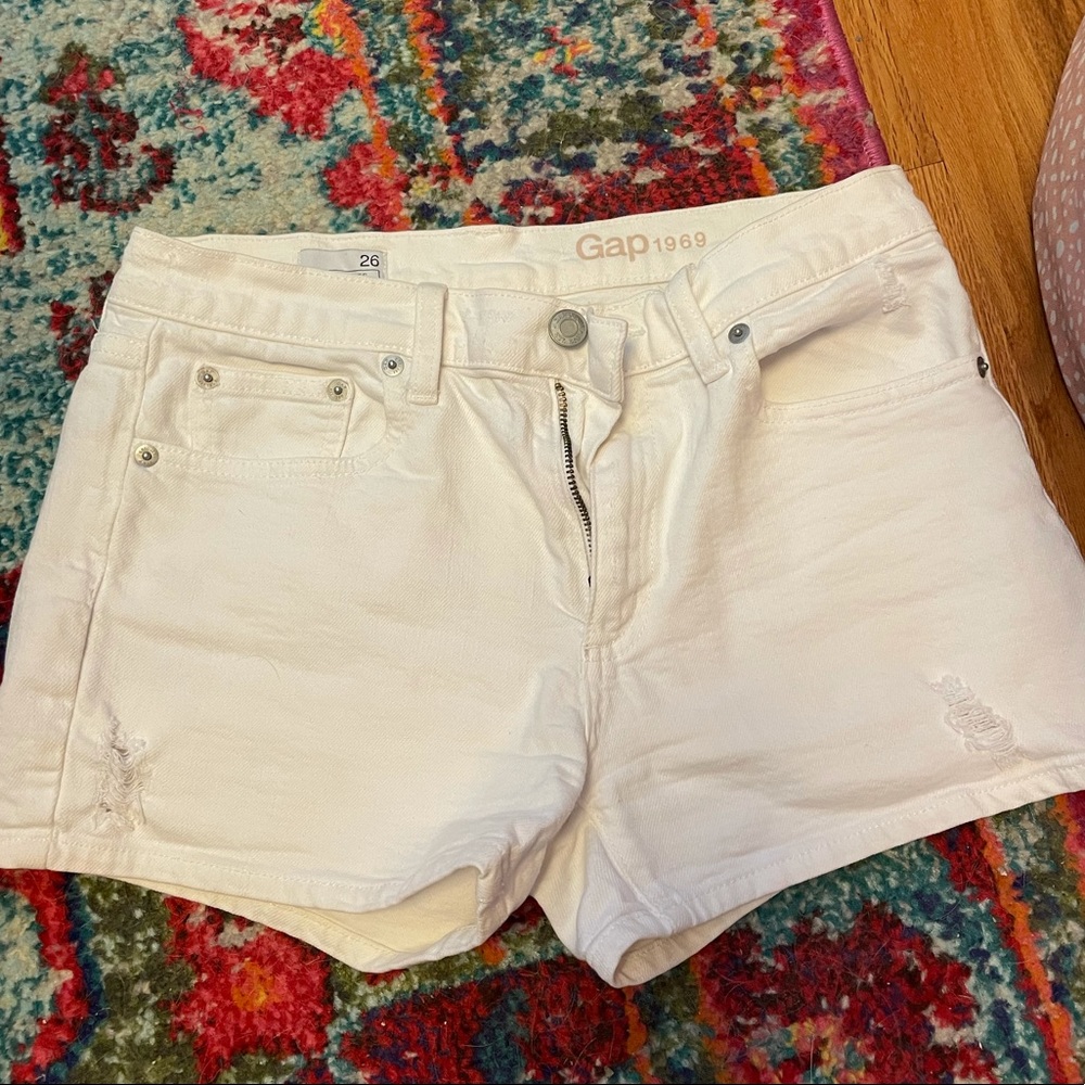 Gap white shorts